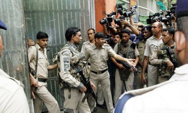Hindistan'da radikal Hindu lider vurularak öldürüldü