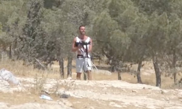 Filistin'deki Yahudi yerleşimciler hızlı bir şekilde silahlanıyor