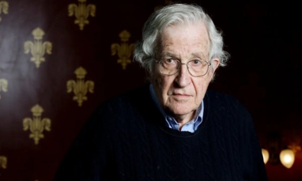Chomsky: Amerika, İran İslam Cumhuriyeti sistemini zayıflatmaya çalışıyor