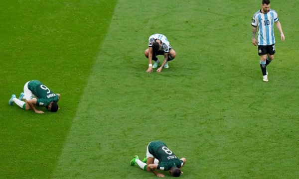 Dünya Kupası'nın favorilerinden Messi'li Arjantin, Suudi Arabistan’a yenildi