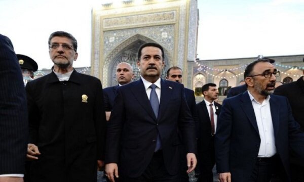 Irak Başbakanı'ndan İmam Rıza (a.s) Türbesi'ne ziyaret