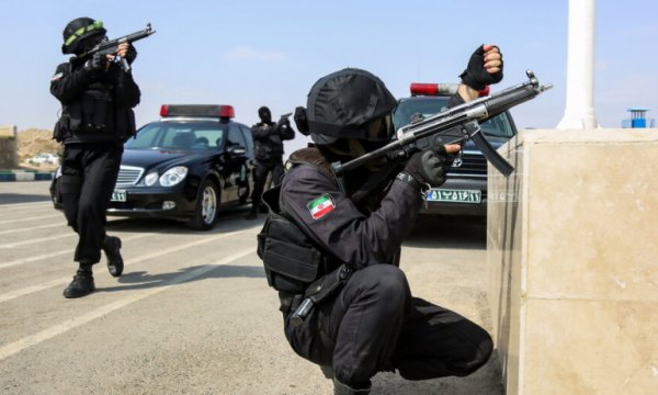 İran, Meşhed'de terör saldırısı hazırlığındaki bir grubun yakalandığını duyurdu