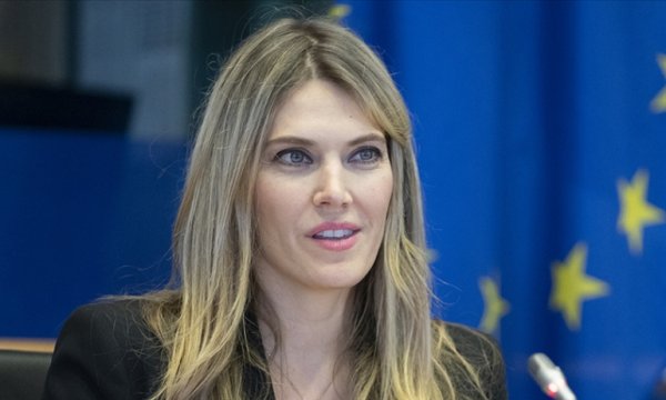 AP'de yolsuzlukla suçlanan Yunan milletvekilinin başkan yardımcılığı bitti