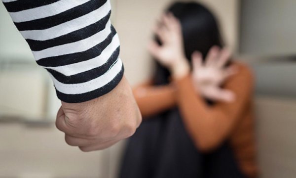  Batı'da kadın düşmanlığı: Kadınların vahim durumu ve ihlal edilen hakları