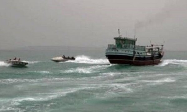 İran, kaçak yakıt taşıyan bir gemiye el koydu