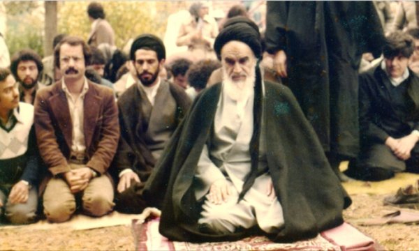 İmam Humeyni'nin Dilinden Namazın Önemi