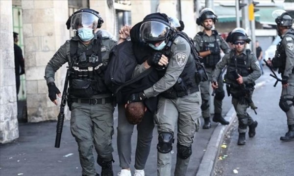 İşgal güçleri 12 Filistinliyi gözaltına aldı