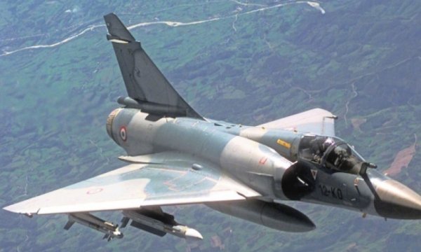 Fransa'dan Romanya ve Estonya'ya askeri takviye