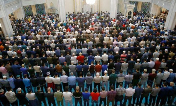 Diyanet'ten camilerde teravih namazı duyurusu