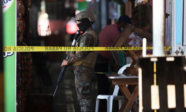 El Salvador'da iki haftada 9 bin çete üyesi tutuklandı