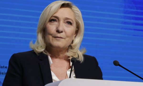 Le Pen'e yolsuzluk suçlaması: Yüz binlerce euroyu zimmetine geçirdi
