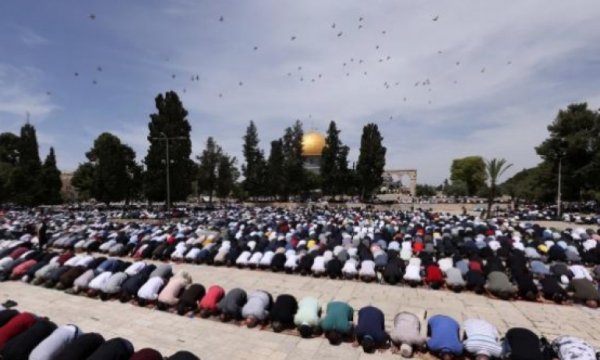 Mescid-i Aksa'da yaklaşık 150 bin kişi cuma namazı kıldı