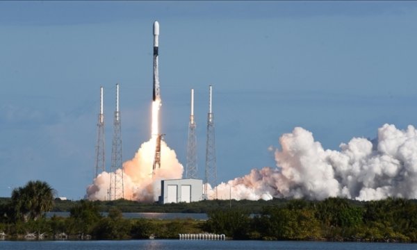 SpaceX, 53 Starlink uydusunu daha uzaya fırlattı