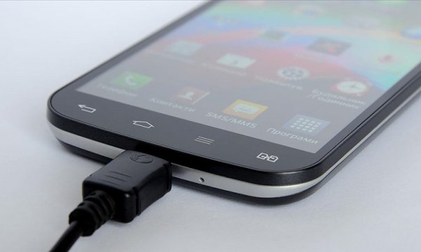 Avrupa Parlamentosu, akıllı telefonlara tek tip şarj istiyor