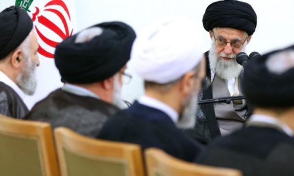 Kum İlim Havzası'nın üstesinden geldiği şeyin Kremlin niçin üstesinden gelemedi?