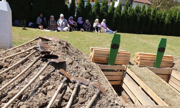 Bosna Savaşı'nın 4 kurbanı daha toprağa verildi