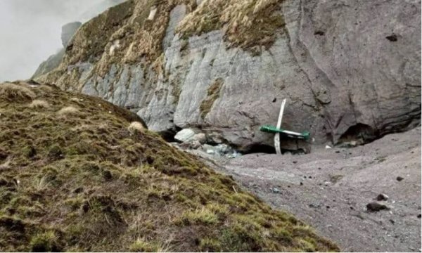 Nepal'de kayıp yolcu uçağı bulundu: 14 ölü