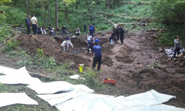 Bosna Hersek'teki toplu mezarda 15 kişinin kemik kalıntılarına ulaşıldı