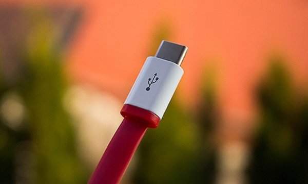 AB, akıllı telefonlara tek tip şarj getiriyor