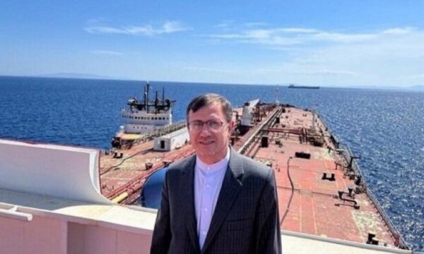 Atina geri adım attı: İran petrolü iade edilecek