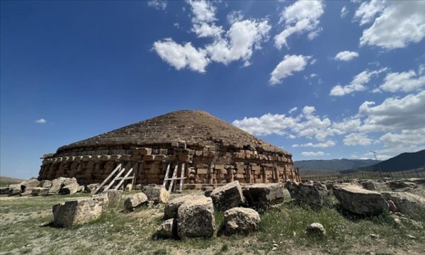Cezayir’deki Imedghassen Piramidi 2 bin 300 yıldır ayakta