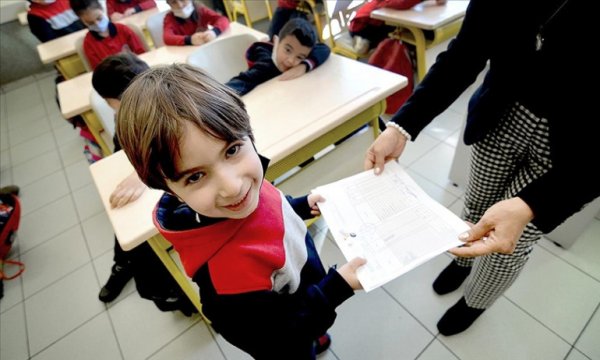 Türkiye'de okullarda yarın 'karne zili' çalacak