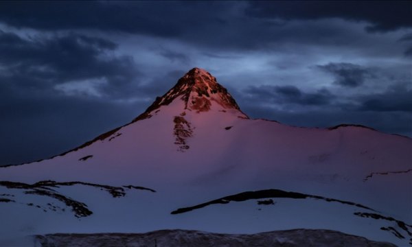 Alpler'deki karın rengini kırmızıya dönüştüren alglerin sayısı iklim değişikliğiyle artıyor