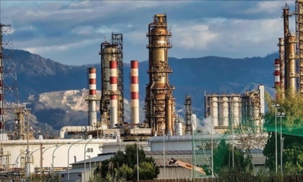 Zorbalık...ABD, İran'ın petrol ve petrokimya ticaret ağını hedef aldı