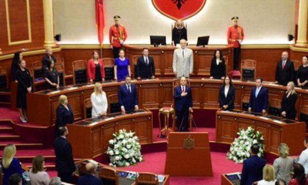 Arnavutluk'un yeni Cumhurbaşkanı Begaj yemin etti