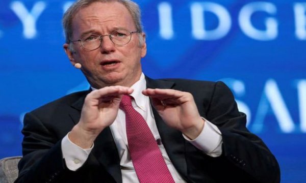 Eski Google CEO'su: Yapay zeka, nükleer silah kadar güçlü
