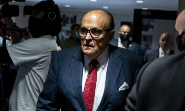 Trump'ın avukatı Giuliani ifade verdi