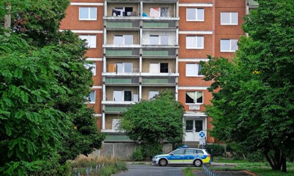 Almanya'da mültecilerin yaşadığı binaya kundaklama girişimi