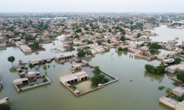 Pakistan'da muson yağmurları sebebiyle ölenlerin sayısı 1355'e çıktı
