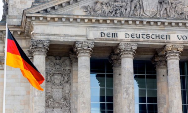 Almanya'da iki çocuklu aile devletten 1600 euro destek alacak