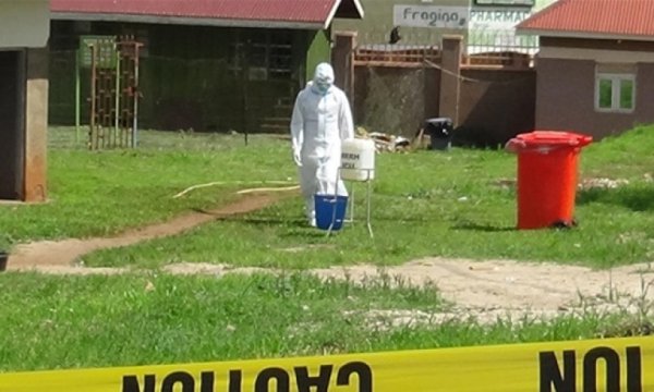 Uganda'da Ebola paniği