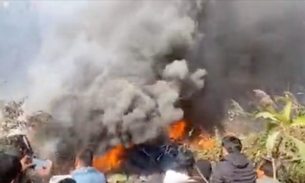 Nepal'de 72 kişiyi taşıyan uçak düştü