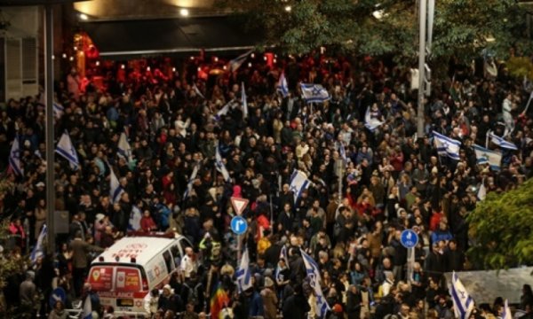 Tel Aviv'de 80 bin kişi toplandı, Netanyahu hükümetini protesto etti