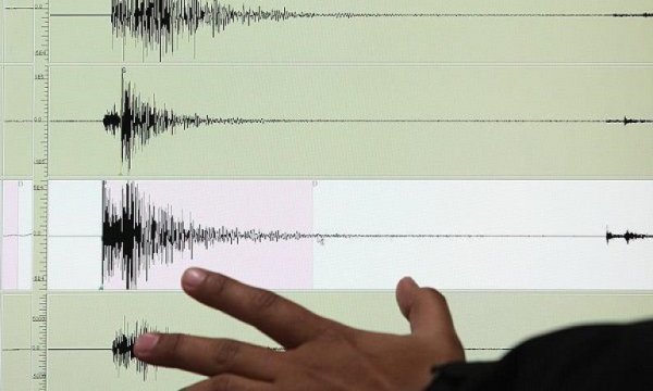 Endonezya'da 7 büyüklüğünde deprem