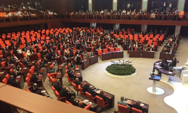 Sözleşmeli personele kadro teklifinde son dakika: Komisyondan geçti