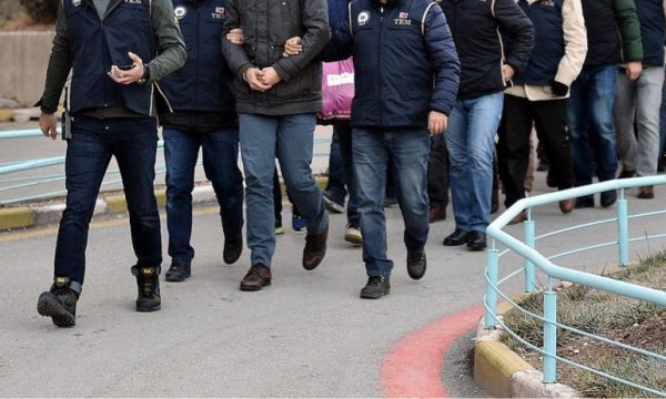 5 ilde 'FETÖ' operasyonu: 12 gözaltı kararı