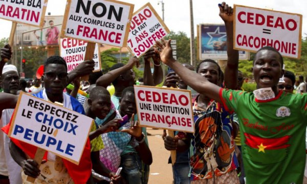 Fransa, Burkina Faso'dan hem birliklerini hem de büyükelçisini çekiyor