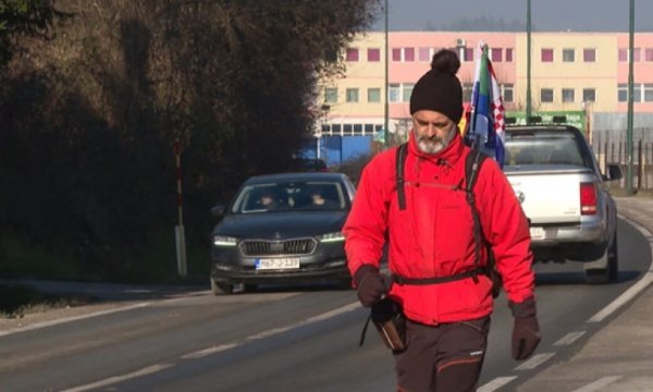 Mekke'ye ulaşmak için 6 bin kilometreden fazla yol yürüyecek