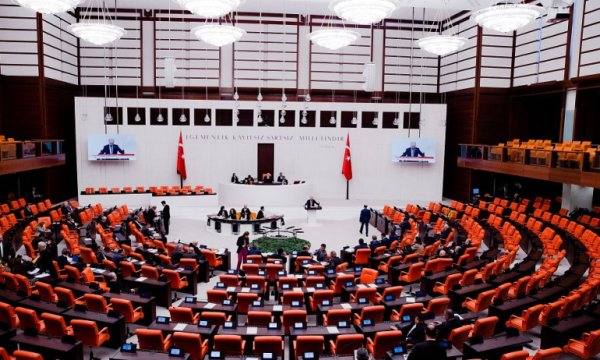 Emeklilikte Yaşa Takılanlara ilişkin 4 maddelik kanun teklifi TBMM'de