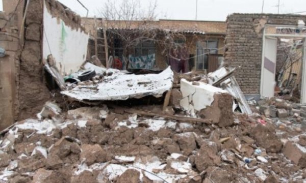 İran'daki depremde 3 bin 500 ev hasar gördü