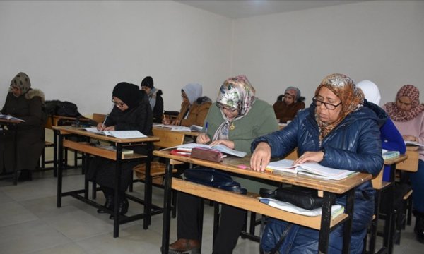 Konya'nın Faslı gelinleri kocalarıyla konuşabilmek için Türkçe öğreniyor