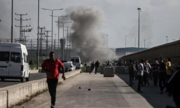 İsrail ordusundan onlarca savaş uçağıyla Gazze Şeridi'ne saldırı