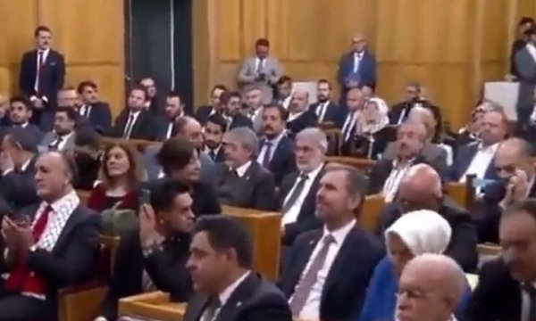 Mecliste "Hamas'a Selam, Direnişe Devam" sloganları yükseldi