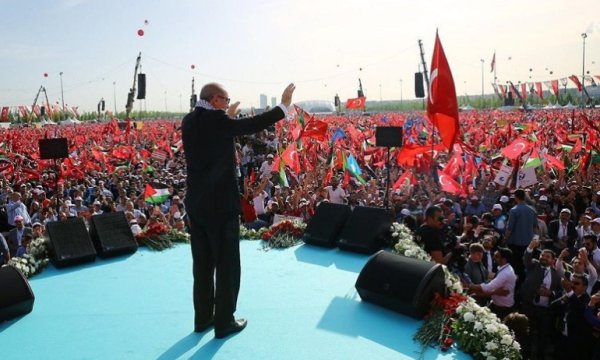 Ak Parti iktidarı icraat değil, miting yapıyor!