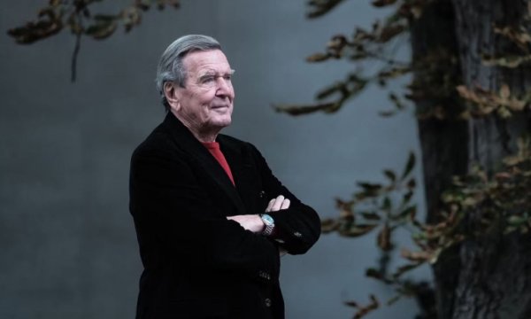 Schröder: ABD, Rusya ve Ukrayna arasında uzlaşma istemiyor