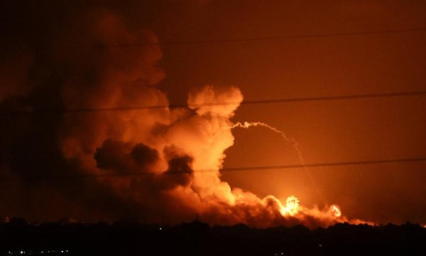 Katil İsrail, Gazze Şeridi'ne gece boyunca vahşi saldırılarını sürdürdü 